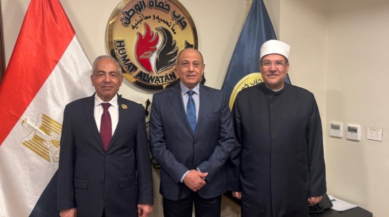 الدكتور محمد مختار جمعة مع قيادات حزب حماة الوطن