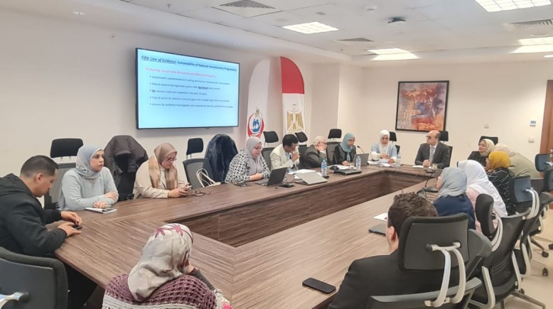 اجتماع نائب وزير الصحة والسكان عمرو قنديل