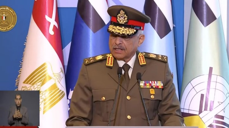 وزير الدفاع والانتاج الحربي الفريق أول عبد المجيد صقر