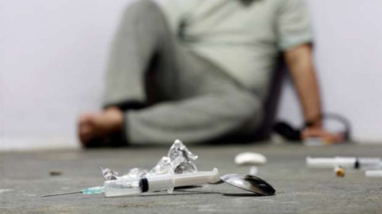 فصل الموظف بسبب التعاطي