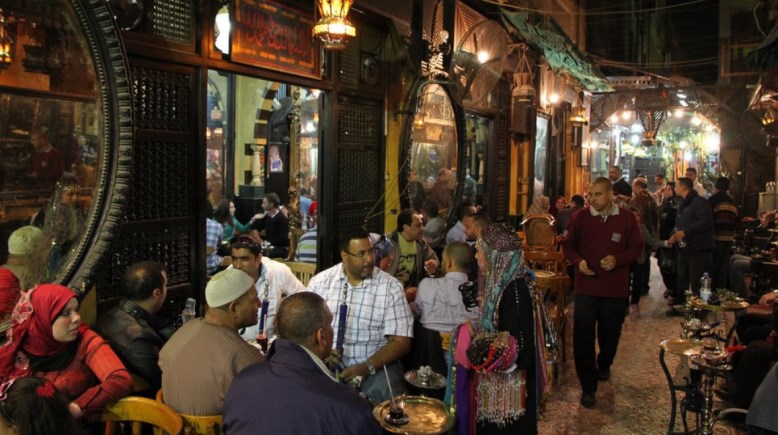 أزمة المقاهي والمحال وسط الكتل السكنية