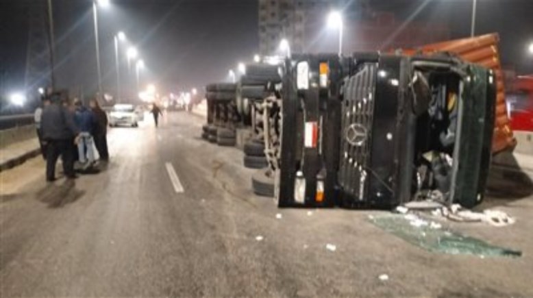 انقلاب سيارة نقل - أرشيفية