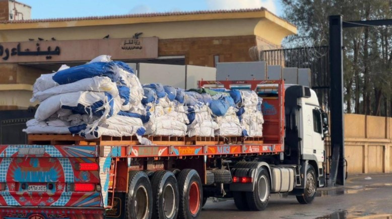 مساعدات الهلال الأحمر المصري لقطاع غزة