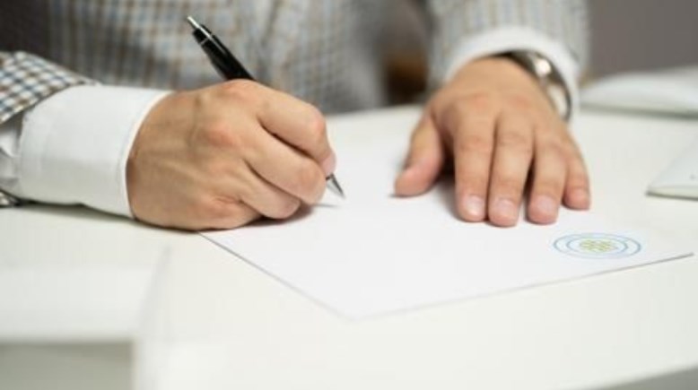 تسجيل المواليد والوفيات للمصريين بالخارج- تعبيرية