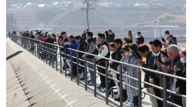 دقيقة حداد على ضحايا كارثة تسونامي في اليابان عام 2011