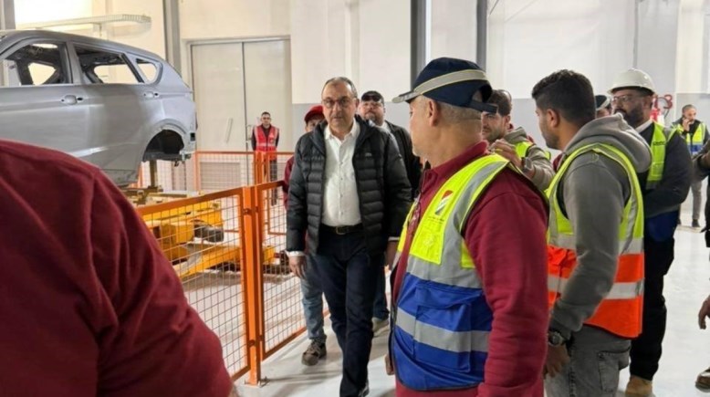 زيارة وزير قطاع الأعمال لمصنع النصر للسيارات