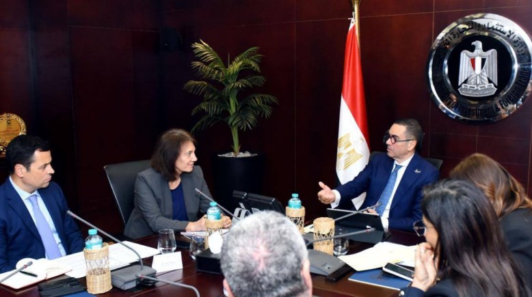 وزير الاستثمار والتجارة الخارجية، حسن الخطيب