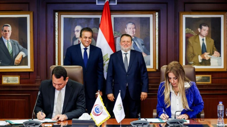 محافظ البنك المركزي المصري، حسن عبد الله، ونائب رئيس مجلس الوزراء للتنمية البشرية ووزير الصحة والسكان، خالد عبد الغفار