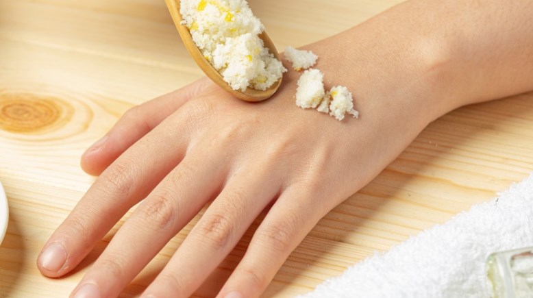 وصفات لتنعيم اليدين