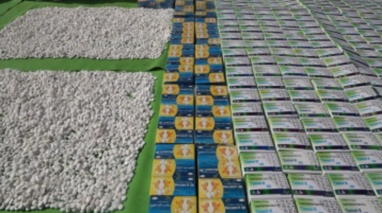 جانب من الترامادول المضبوط بحوزة المتهمين