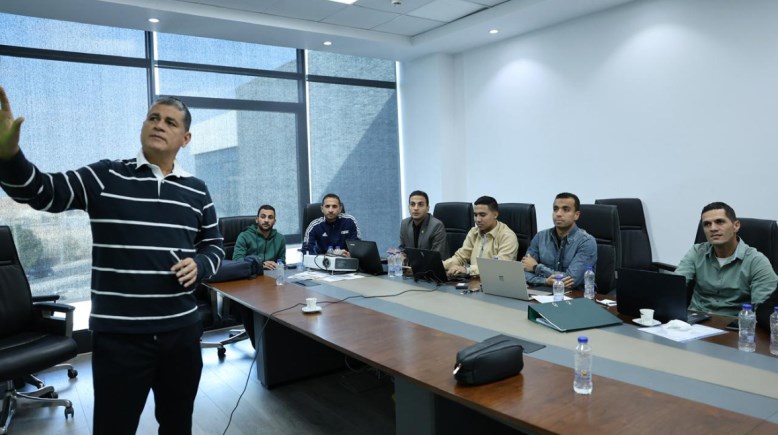 اجتماع أوسكار رويز مع الحكام