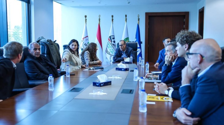 اجتماع اتحاد الكرة والوفد الفرنسي 