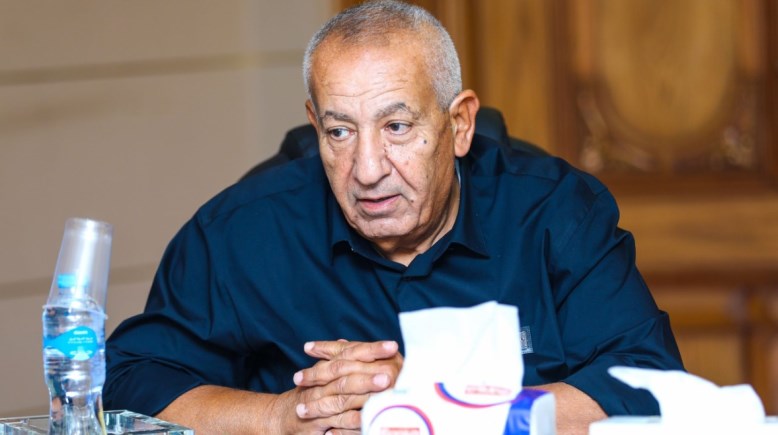 كامل أبو علي رئيس النادي المصري