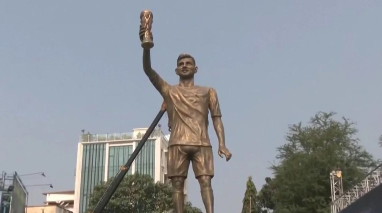 تمثال ميسي في كولكاتا  