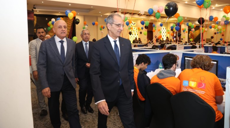 الدكتور عمرو طلعت