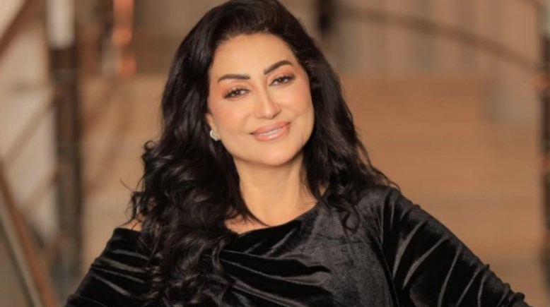 الفنانة وفاء عامر