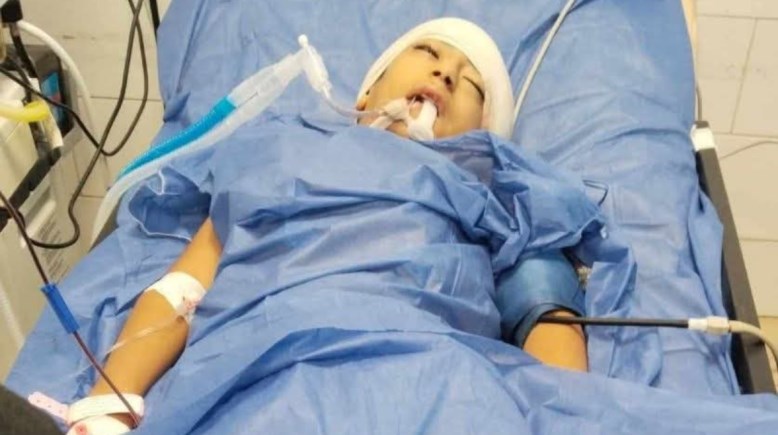 جهود مكثفة لإنقاذ الطفل ياسين بعد سقوطه من الطابق الخامس ببورسعيد