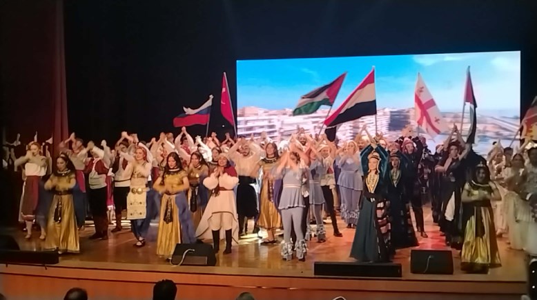 احتفالية العيد القومي لبورسعيد: أطفال العالم يرفعون أعلامهم ويوجهون رسالة سلام من أرض المدينة