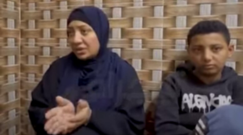  أميرة عبده ونجلها