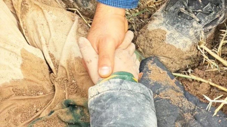 الطفل أمير من تحت الأنقاض