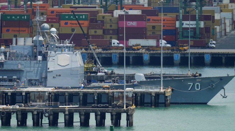 سفينة حربية أمريكية في البحر الكاريبي