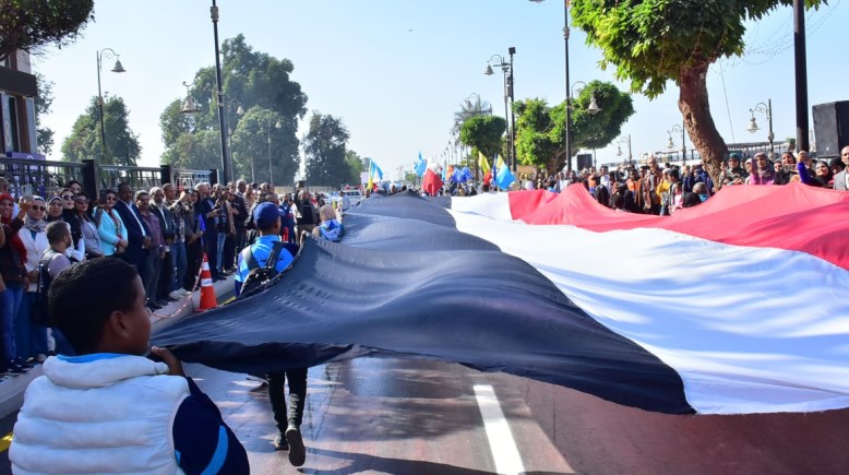 علم مصر يزين احتفالات الأقصر في عيدها القومي 