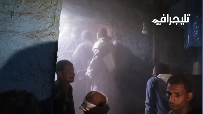 انهيار جدار منزل خلف معبد إسنا جنوب الأقصر