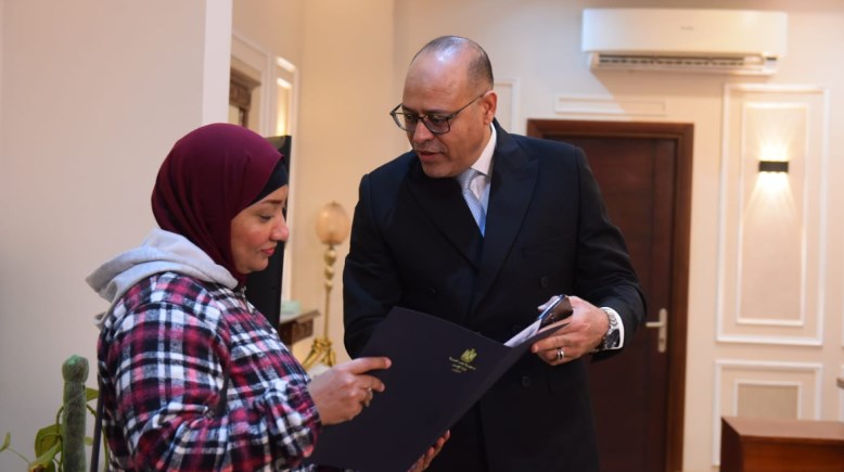 وزير العمل والسيدة أميرة عبده، صاحبة الفيديو المتداول