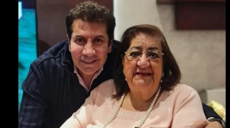 هاني رمزي ووالدته