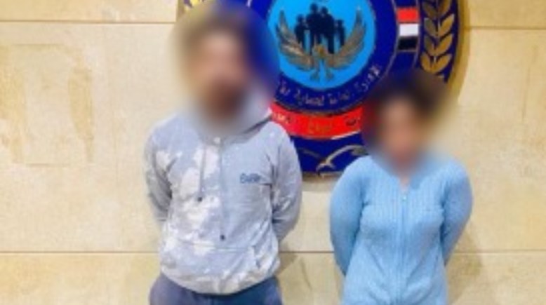 المتهمان بعد ضبطهما 