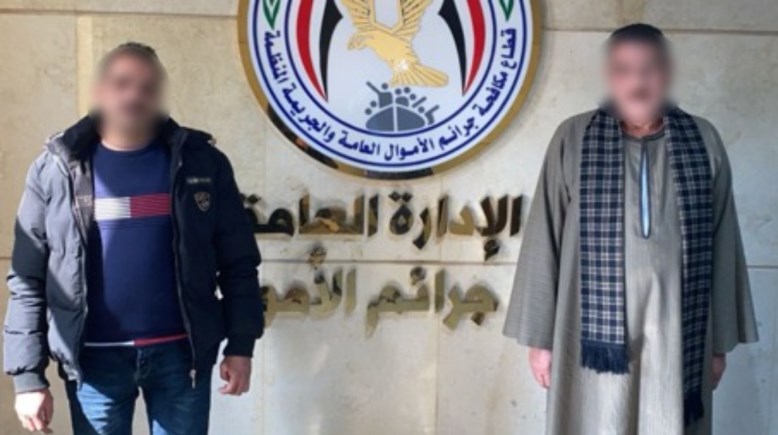 المتهمان بعد ضبطهما 