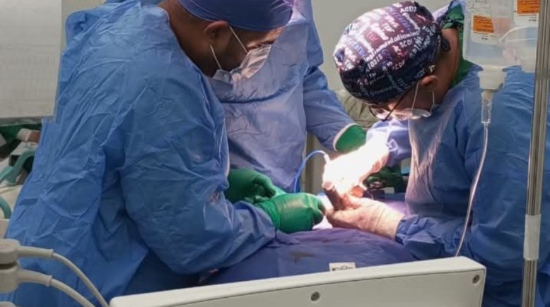 نجاح تثبيت الفقرات لأول مرة بمستشفى دراو المركزي بأسوان