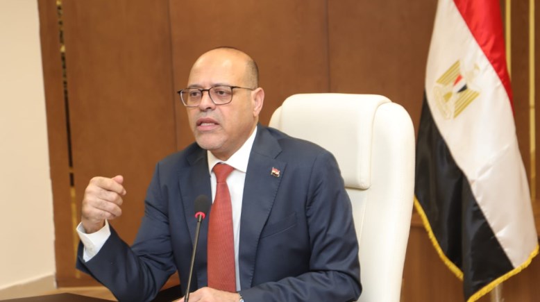 وزير العمل يوقف نشاط شركة "فاست كنترول" ببني سويف لمخالفتها قواعد إلحاق العمالة بالخارج