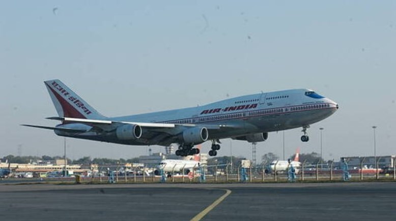 عطل بمحرك طائرة هندية يجبرها على العودة إلى نقطة الانطلاق 