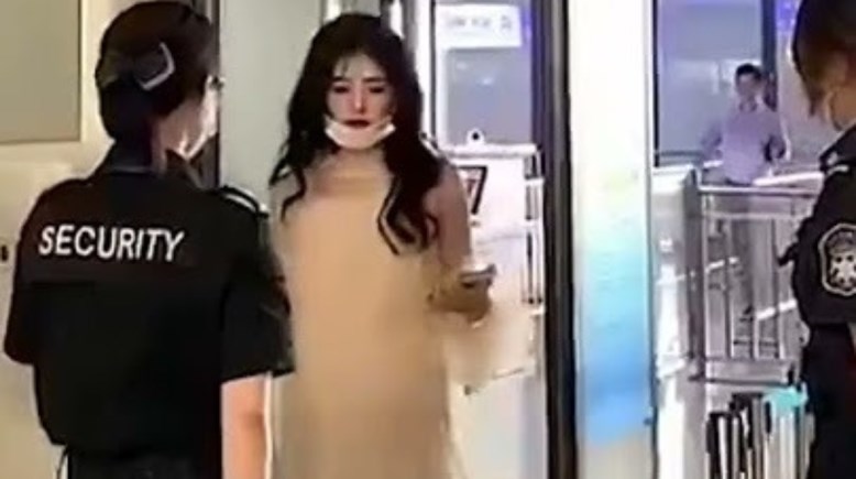 إبعاد الحوامل عن أجهزة كشف المعادن بالمطارات