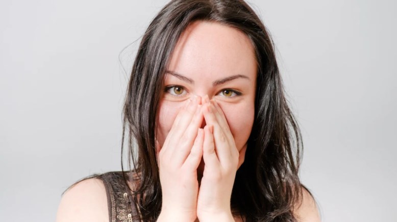 لماذا يحمر الوجه عند الشعور بالخجل؟