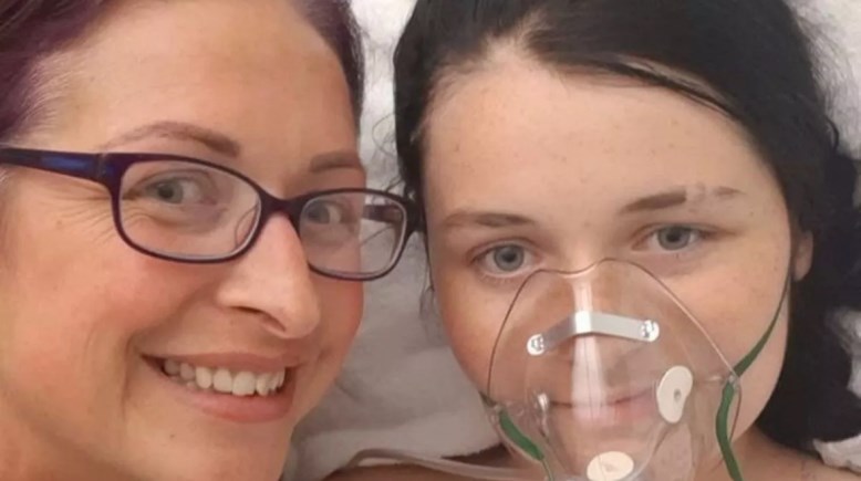 كاتي جو بارتليت ووالدتها 