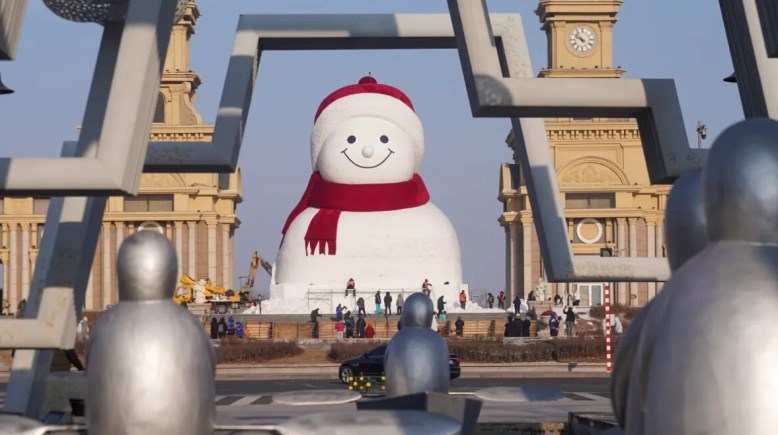 رجل الثلج بالصين 