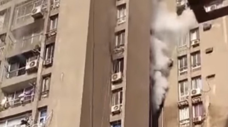 جانب من الحريق في شقة عمارات العبور