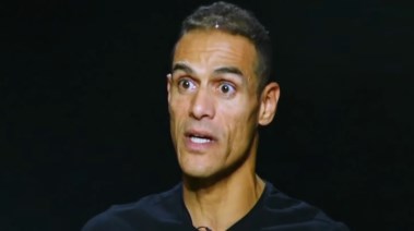 وليد فؤاد بطل العالم في سباحة المياه المفتوحة