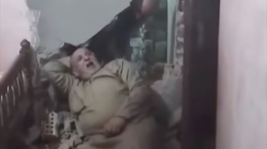 لقطة من فيديو المسن المصفوع بكفر الشيخ