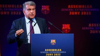  رئيس نادي برشلونة خوان لابورتا