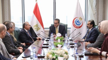 وزير الصحة مع وفد بنك مصر