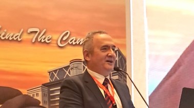  رئيس هيئة المستشفيات والمعاهد التعليمية الدكتور محمد مصطفى عبد الغفار