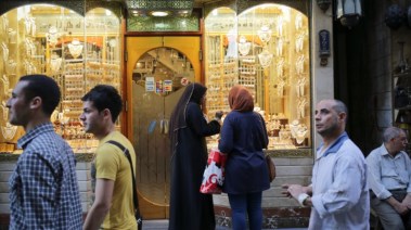 شراء المصريين الذهب
