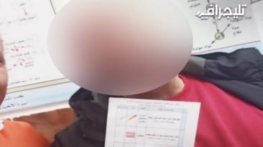 مرشح يوجه الناخبين في كفر الشيخ