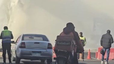 كسر بخط مياه بالتجمع الخامس