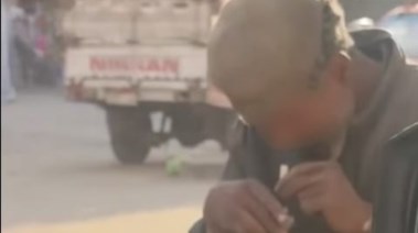 جانب من الفيديو لشخص يتعاطي المخدرات