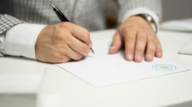 تسجيل المواليد والوفيات للمصريين بالخارج- تعبيرية