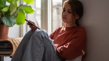 يجب الحذر من وسائل التواصل الاجتماعي في مرحلة نمو هوية الطفل